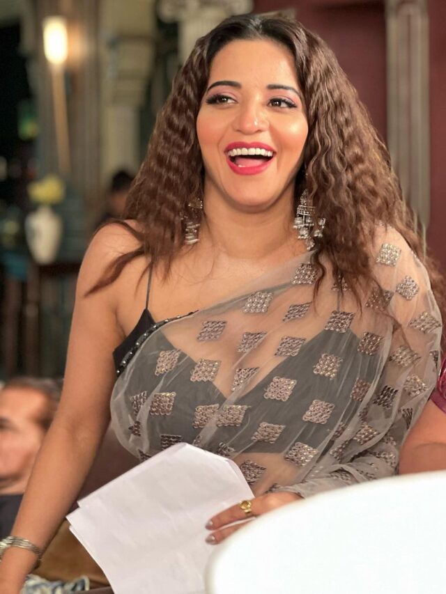 Monalisa का ये बदन लाल साड़ी में और भी लाल हो गया