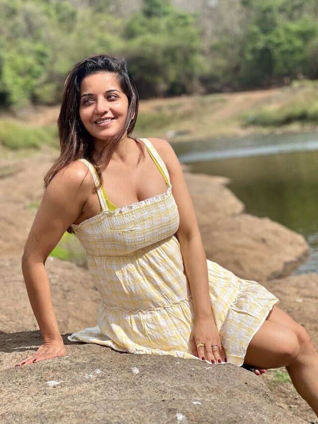 मोनालिसा ने तालाब के किनारे में कराया फोटोशूट