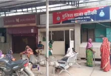 100 की स्पीड में बाइक खंभे से टकराई, एक युवक की मौत, एक गंभीर घायल।